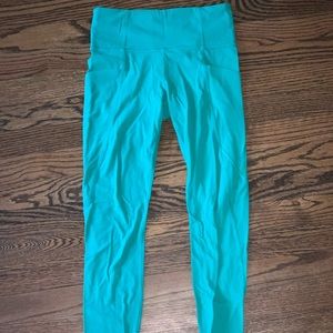 SEAFOAM GREEN ATHLETA CROP LEGGINGS